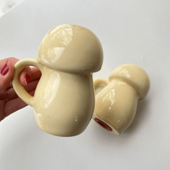 Vintage 70s Cream Ceramic Mushroom Salt & Pepper Shakers with Handles - Picture 1 of 10